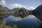 Stille vandspejl i norsk fjord