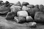 Store sten på stranden